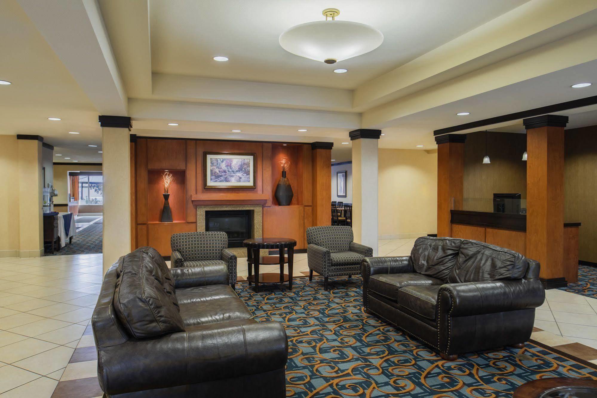 Fairfield Inn & Suites By Marriott Kelowna Exterior foto